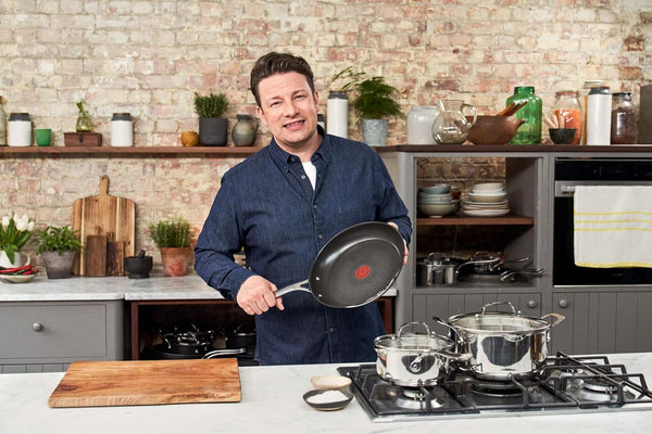 X Jamie Oliver Nonstick Coated Stainless Steel Pans 8", 9.5" & 11", Frypan Set Induction Compatible, Oven Safe up to 500°F, Chef'S Stainless Steel Skillet, Frying Pan, Silver | 3 Frying Pans 7.9/9.4/11 Inch, Titanium Non-Stick Coating, Suitable for Induction, Thermo-Signal, Riveted Handle4