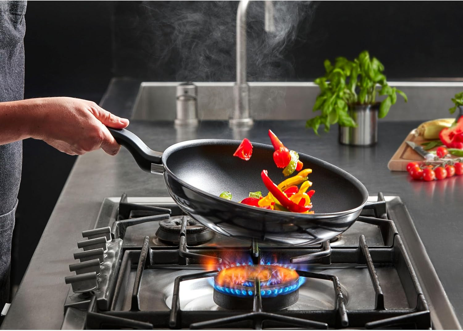 tefal-d52619-resist-wok-pan-safe-titanium-non-stick-coating-thermal-signal-temperature-indicator-not-suitable-for-induction-cookers-easy-cleaning-flame-protect-technology-black-28-cm