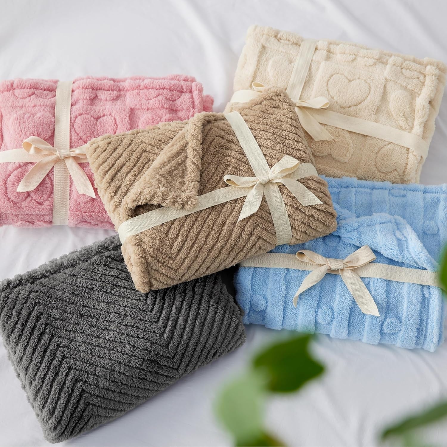 bedsure-dog-blanket-for-small-dogs-puppy-cats-with-soft-fleece-25x35-white-300gsm-fuzzy-jacquard-doggy-kitten-blanket-washable-for-crate-cage-pet-bed-indoor-cats-puppy-essentials-cute-dog-gift