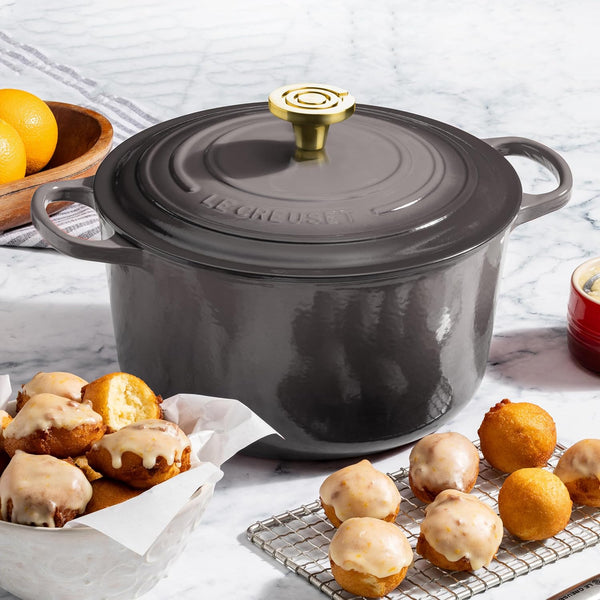 Le Creuset Signature 6.5-Quart Deep round Dutch Oven with Light Gold Crucible Knob - Enameled Cast Iron (Oyster)5
