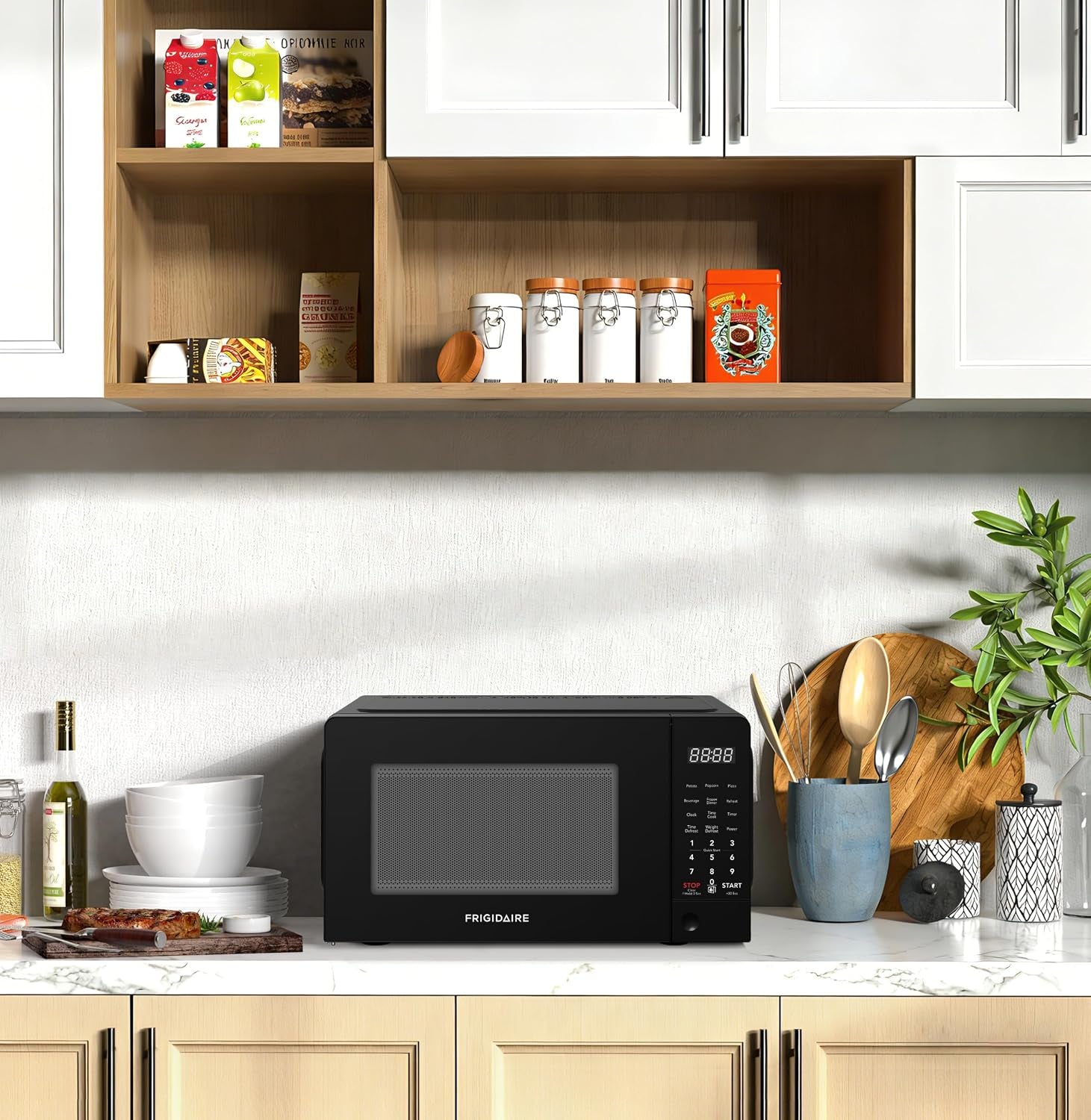 frigidaire-emw733blackamz-0-7-cu-ft-microwave-black