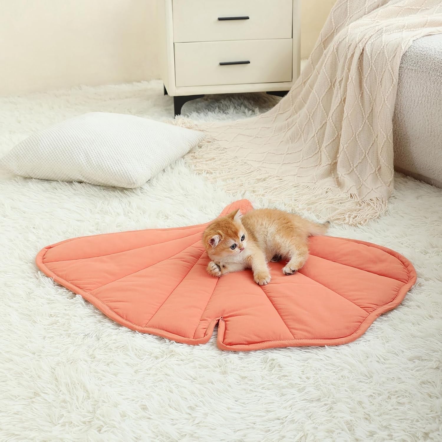 letalong-31-x-25-inch-leaf-shaped-cotton-cat-bed-pad-warming-cat-mat-pet-warming-pad-for-cats-warmer-mat-for-feral-and-indoor-cats-2025-enlarged-and-thickened-leaf-beds