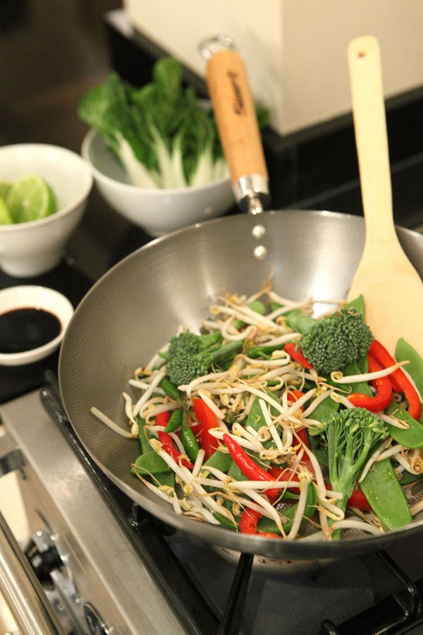 12108410 Carbon Steel Wok with Wood Handle 27Cm/10.5 -Inch, Silver (Lacquer Finish)4