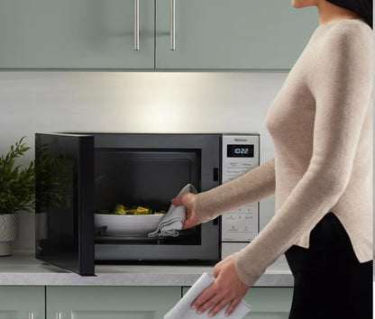Panasonic 1.2 Cu. Ft. Inverter Microwave 1250W - NN-SN68QB8