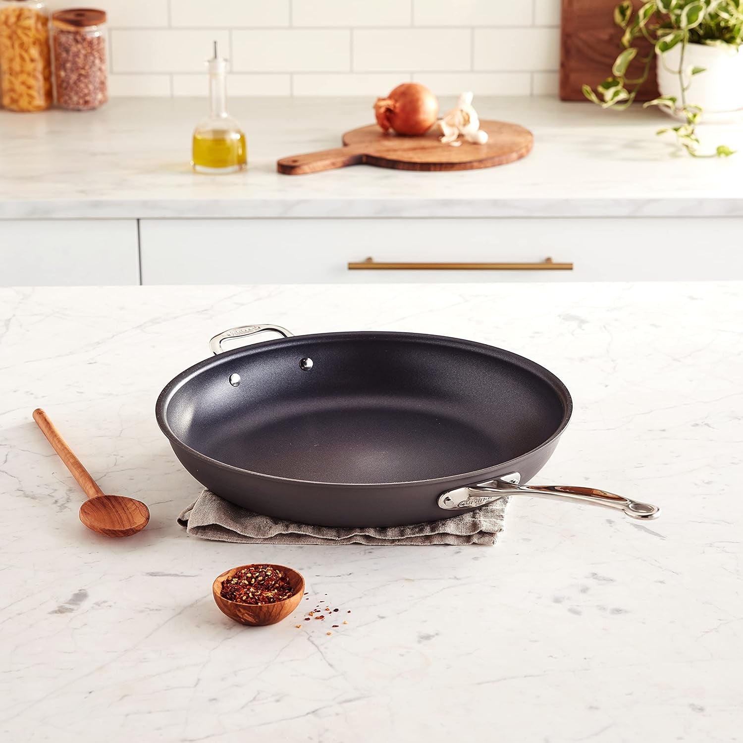622-36h-chefs-classic-nonstick-hard-anodized-14-inch-open-skillet-with-helper-handle-black