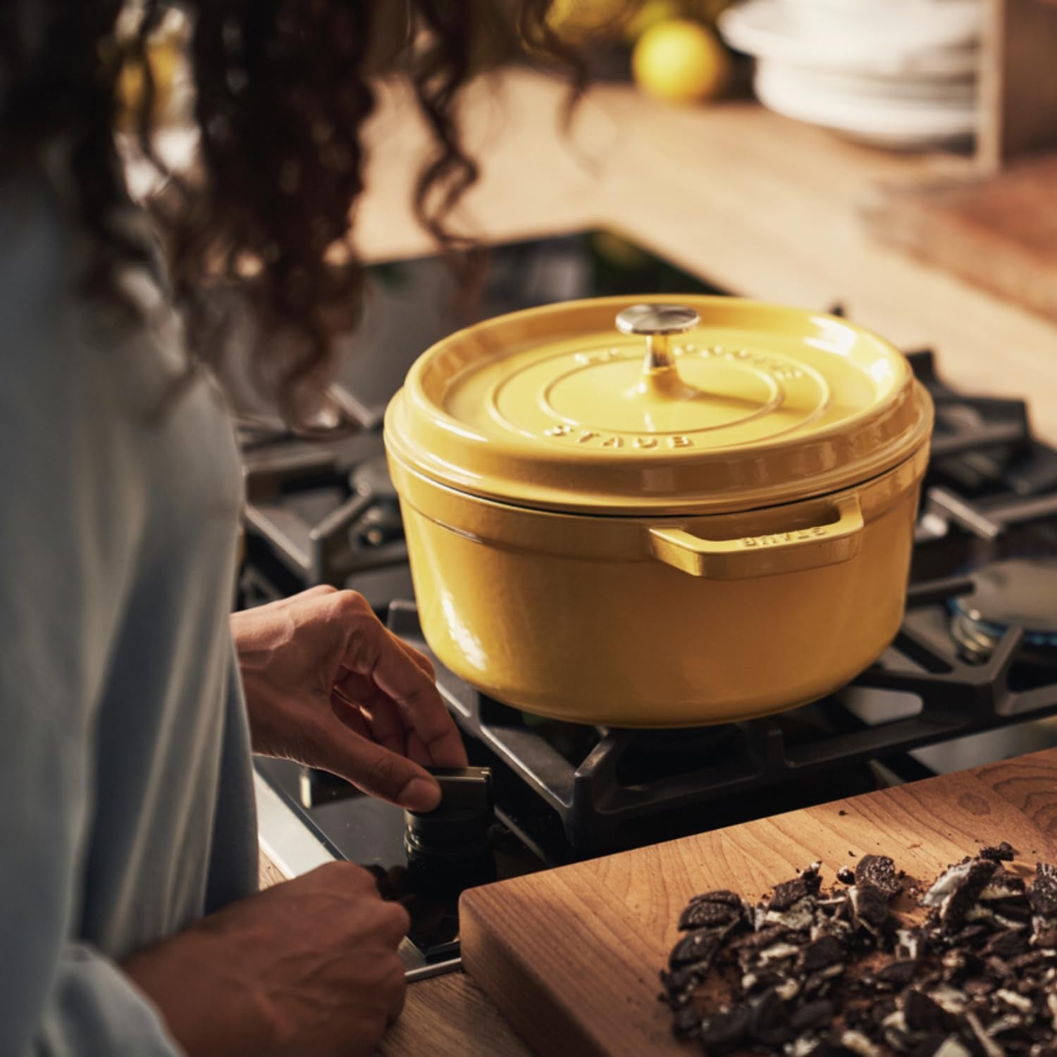 staub-enamelled-cast-iron-casserole-dish-with-lid-suitable-for-all-heat-sources-including-induction-4-people-round-24-cm-3-70-l-4-7-kg-lemon