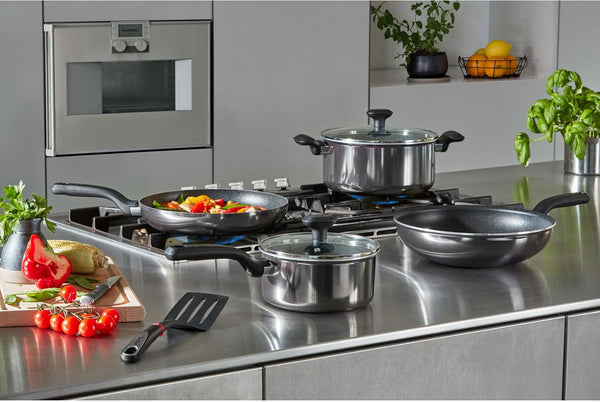 Tefal D52619 Resist Wok Pan | Safe Titanium Non-Stick Coating | Thermal Signal Temperature Indicator | Not Suitable for Induction Cookers | Easy Cleaning | Flame Protect Technology | Black | 28 Cm /4
