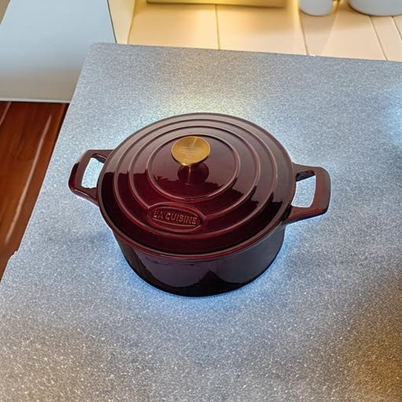la-cuisine-enameled-cast-iron-dutch-oven-casserole-pot-with-golden-handle-for-lid-internal-matte-black-enamel-coating-5-qt-10-5-26cm-o-oven-safe-550-f-276-c-cranberry