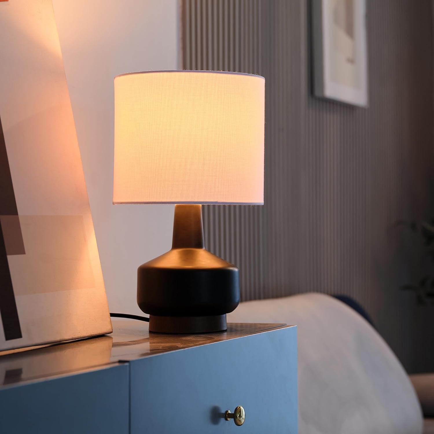 15-ceramic-table-lamp-matte-black-base-wood-toned-accent-white-linen-shade-dual-rotary-switch-modern-bedroom-or-office-lighting-61000046