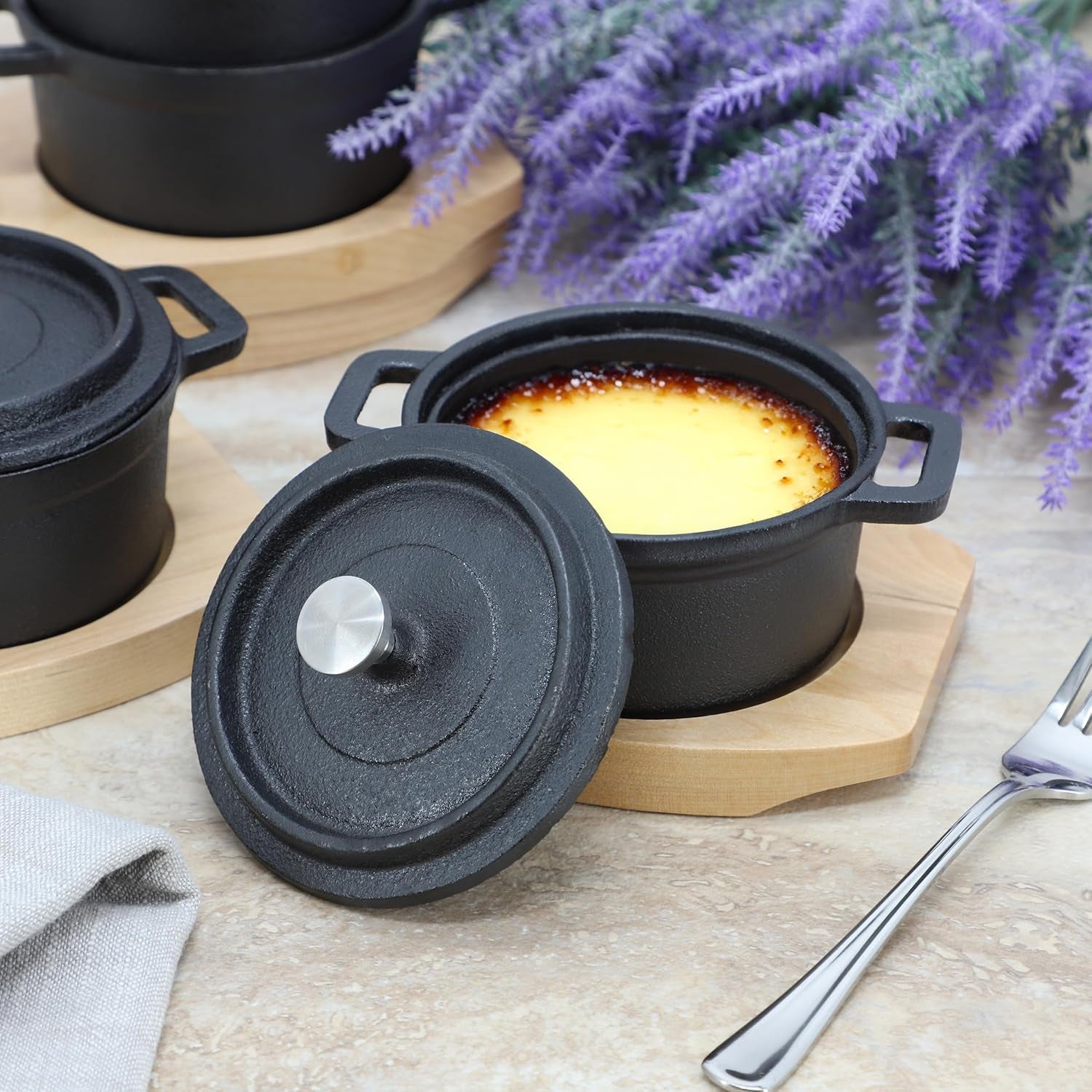 megachef-cast-iron-8-ounce-mini-dutch-oven-with-wood-tray-cookware-bakeware-serveware-6-piece