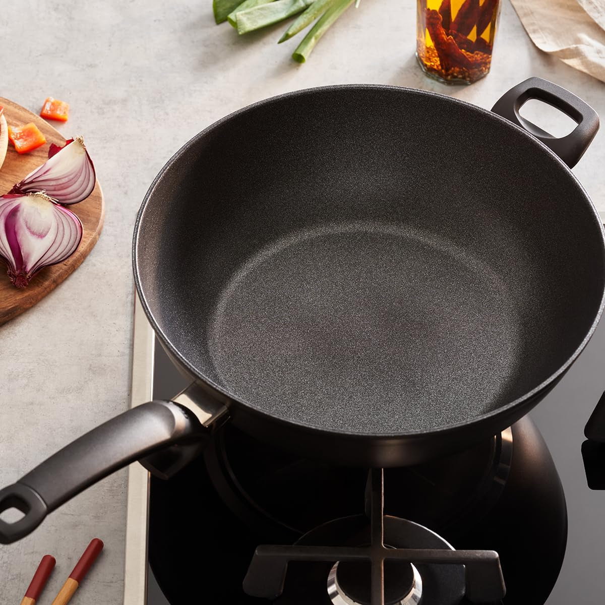 adamant-non-stick-wok-pan-12-6-premium-german-quality-for-all-cooktops-non-stick-silicon-carbide-surface-dishwasher-safe-made-in-germany