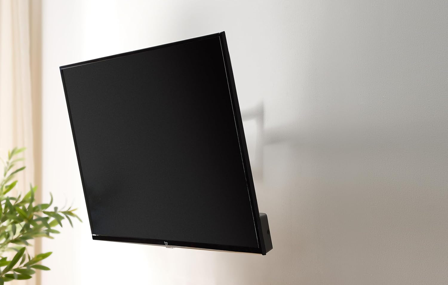 full-motion-articulating-tv-wall-mount-with-swivel-and-tilt-for-26-to-55-tvs-and-flat-panels-up-to-80-lbs-vesa-compatible-single-stud-black