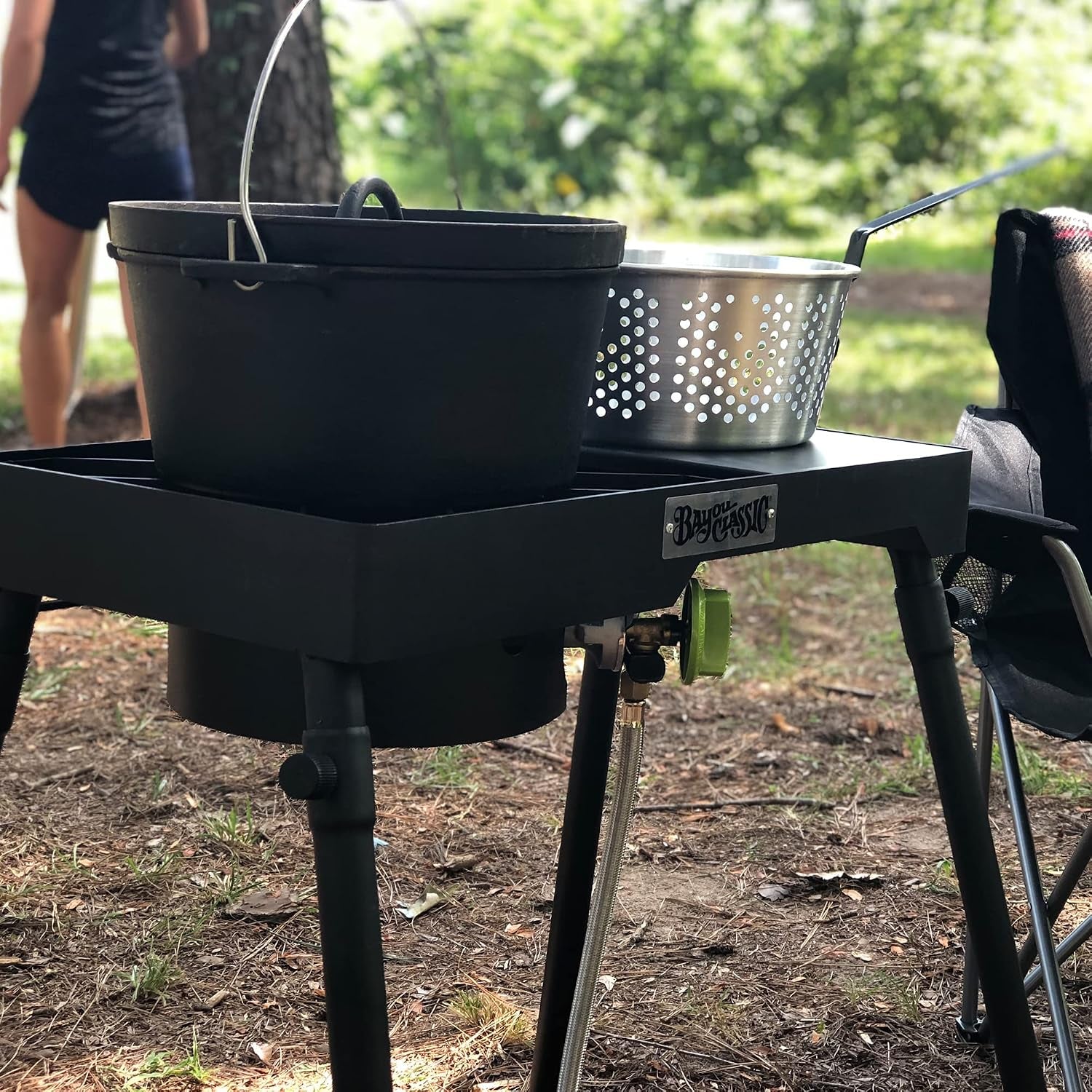 cast-iron-dutch-oven-w-fry-basket-features-flanged-camp-lid-perforated-aluminum-basket-stainless-coil-wire-handle-grip-20-qt-perfect-for-frying-fish-chicken-shrimp-more