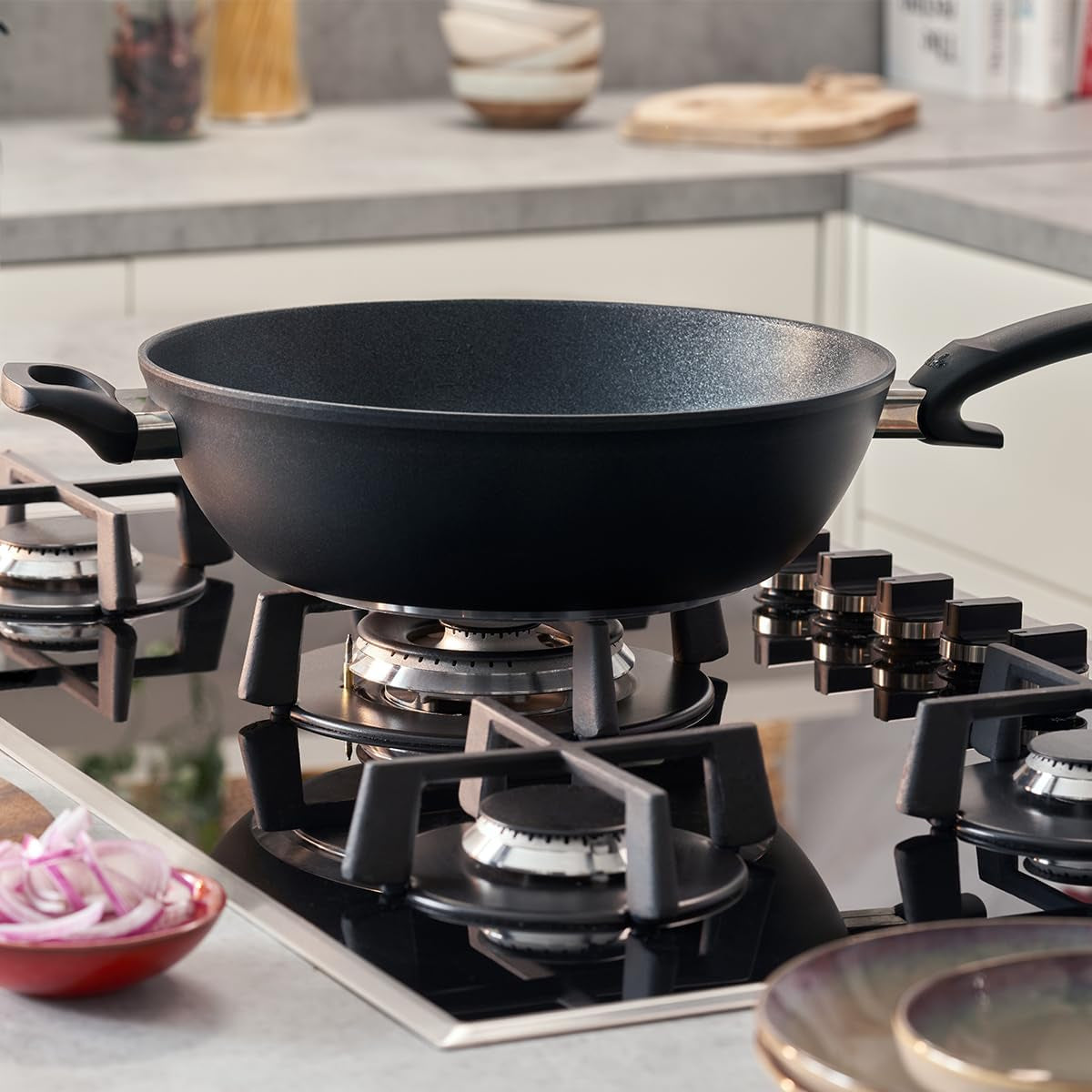 adamant-non-stick-wok-pan-12-6-premium-german-quality-for-all-cooktops-non-stick-silicon-carbide-surface-dishwasher-safe-made-in-germany