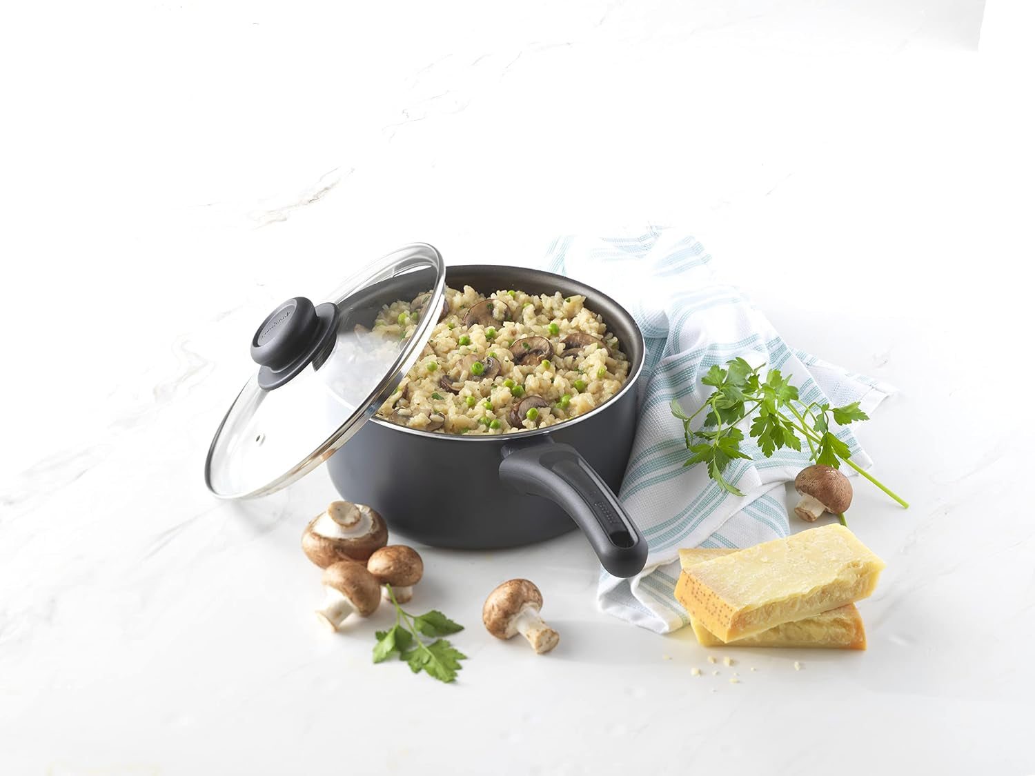 everyday-sauce-pan-with-lid-3-quart-black
