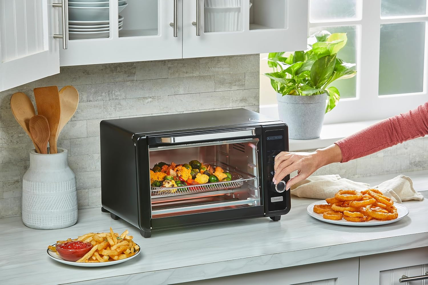 black-decker-crisp-n-bake™-6-slice-digital-air-fry-toaster-oven-digital-air-fry-oven-with-8-cooking-functions-touch-controls-and-room-for-a-12-inch-pizza