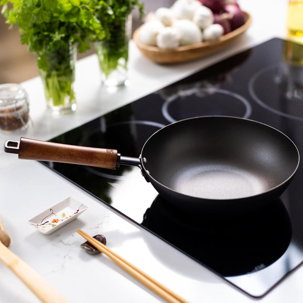 Joyce Chen Classic Series 9.5-Inch Preseasoned Carbon Steel Stir Fry Pan10