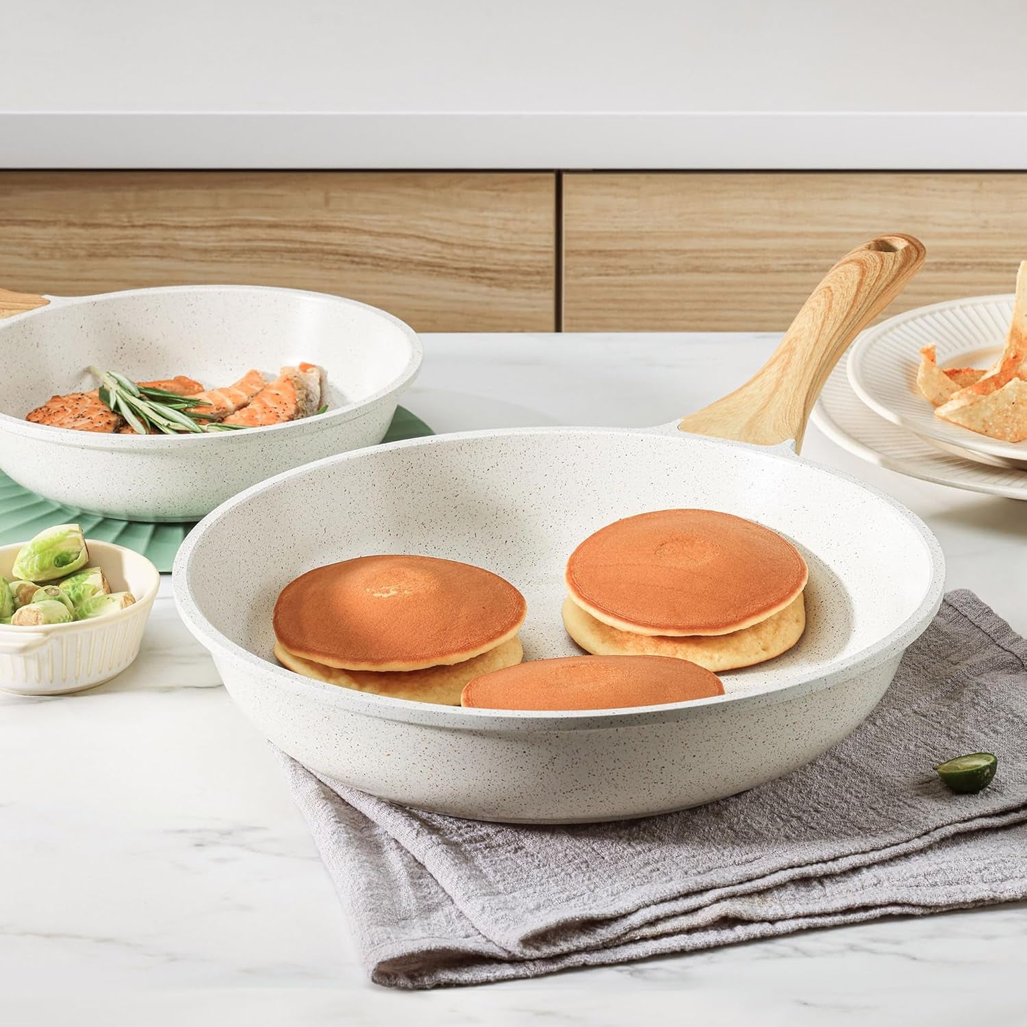 nonstick-ceramic-frying-pan-skillet-9-5-inch-omelet-pan-healthy-non-toxic-chef-pan-induction-compatible-egg-pan-with-heat-resistant-handle-pfas-free