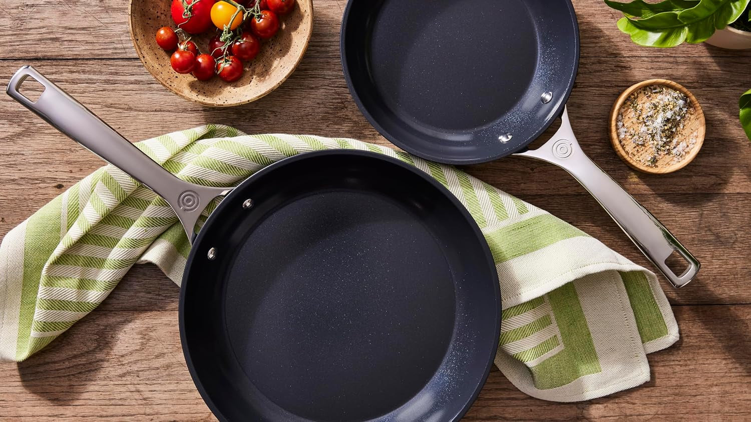 le-creuset-essential-non-stick-ceramic-2-pc-frying-pan-set