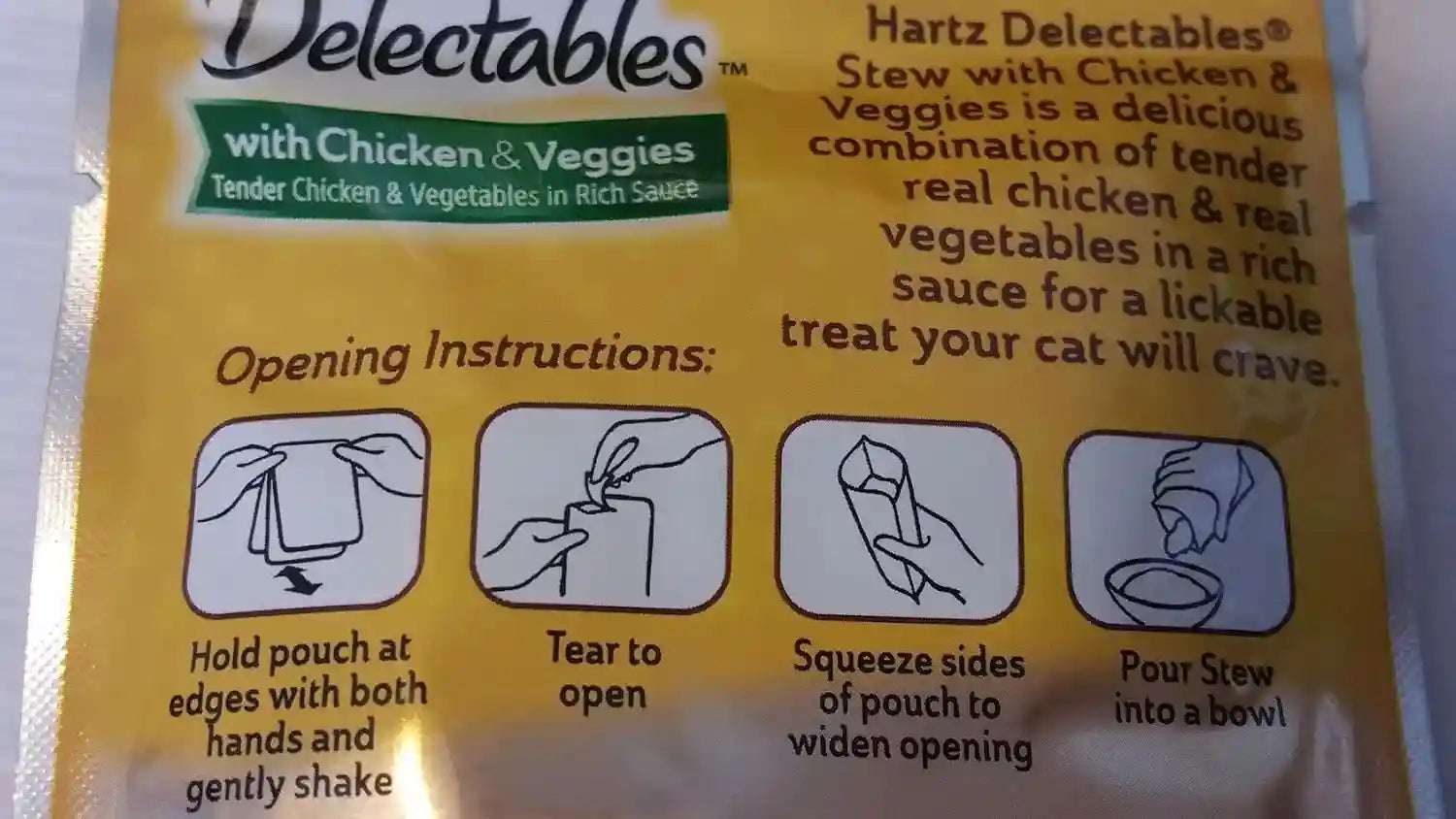 delectables-stew-lickable-treat-with-chicken-veggies-in-rich-sauce-4-pouches-net-wt-1-4-oz-each