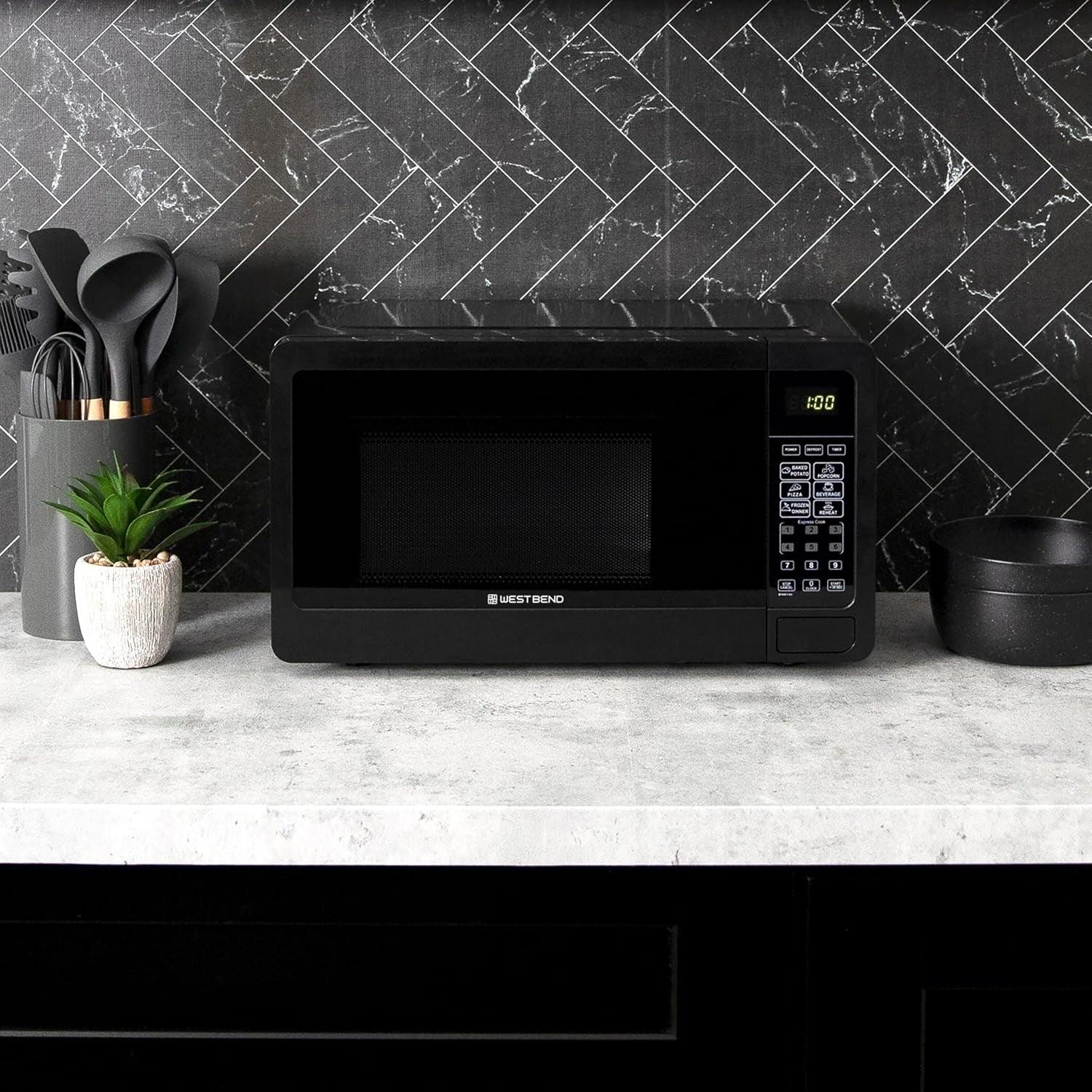 microwave-oven-0-7-cu-ft-700-watts-in-black-finish-microwave-oven-700-watts-10-power-levels-6-presets-glass-turntable-0-7-cu-ft-in-black