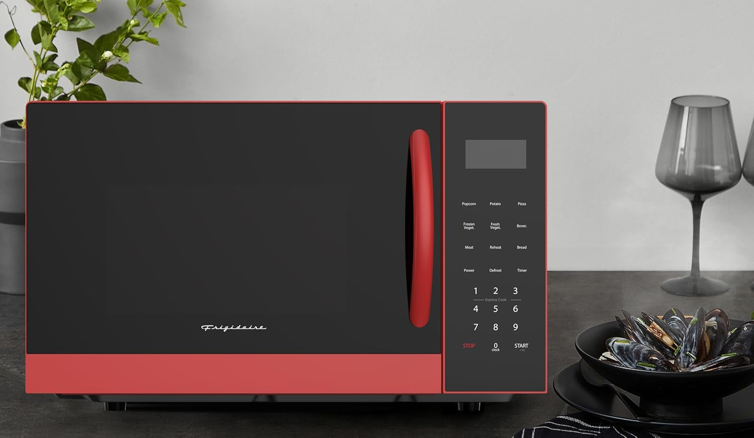 frigidaire-emw953red-microwave-oven-900-watts-with-10-power-levels-red