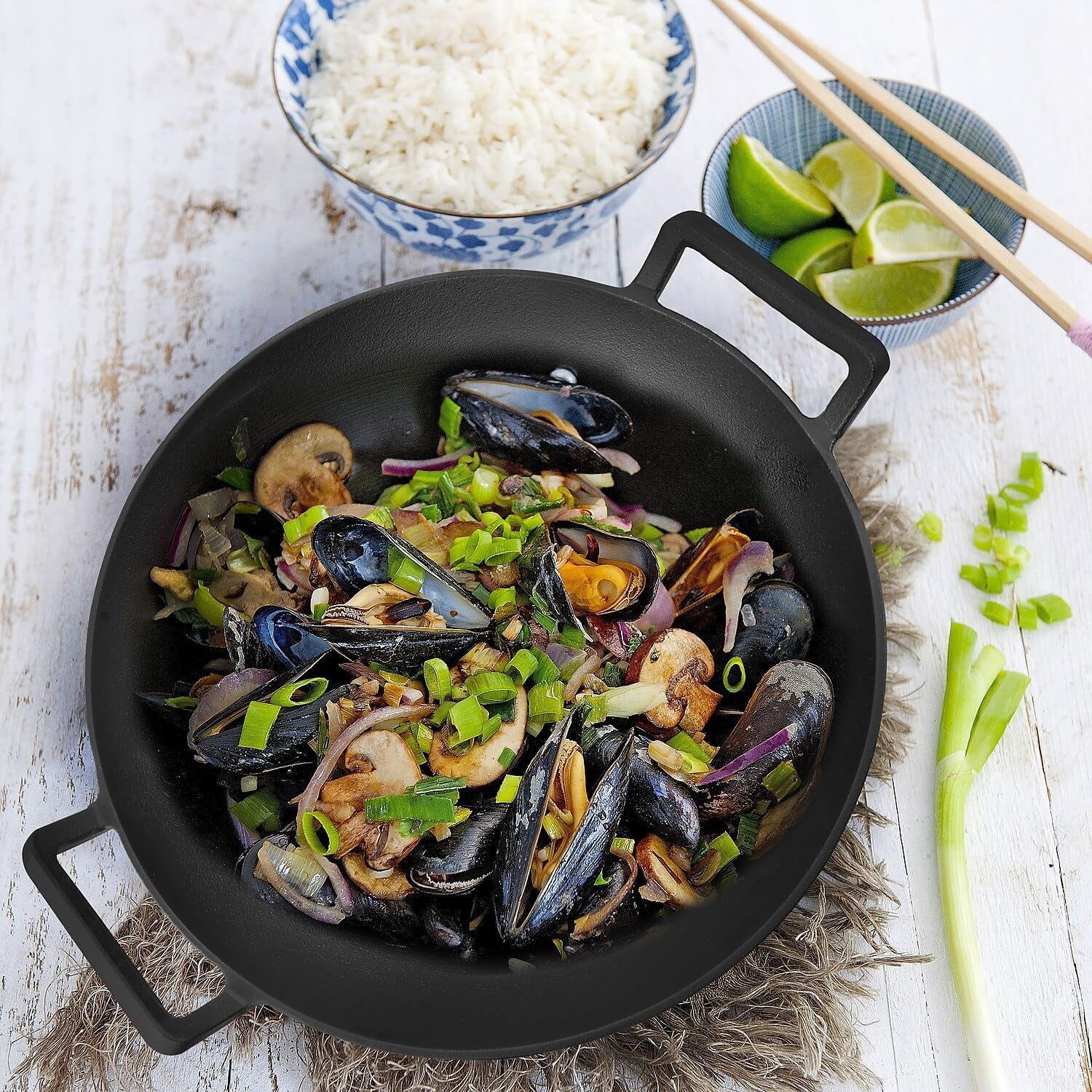 megachef-2-piece-14-inch-heavy-duty-cast-iron-wok-with-wood-lid