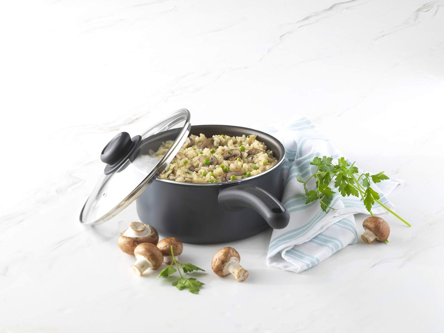 everyday-sauce-pan-with-lid-3-quart-black