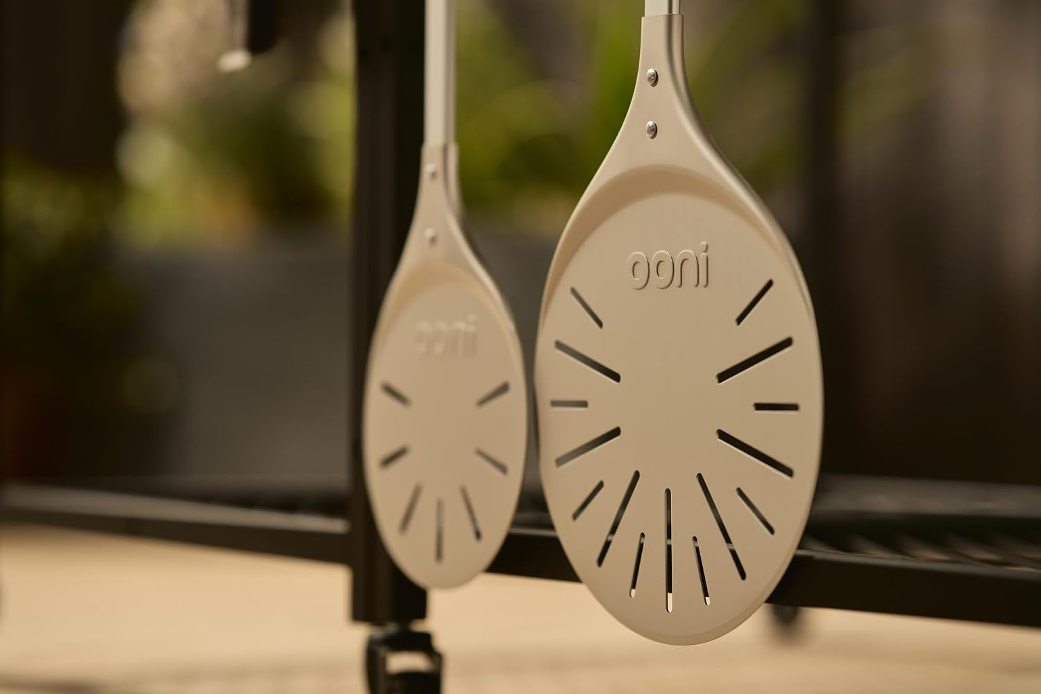 ooni-pizza-turning-peel-9-inch-aluminum-perforated-pizza-peel-lightweight-metal-pizza-turner-with-long-handle-pizza-tools-pizza-oven-accessories