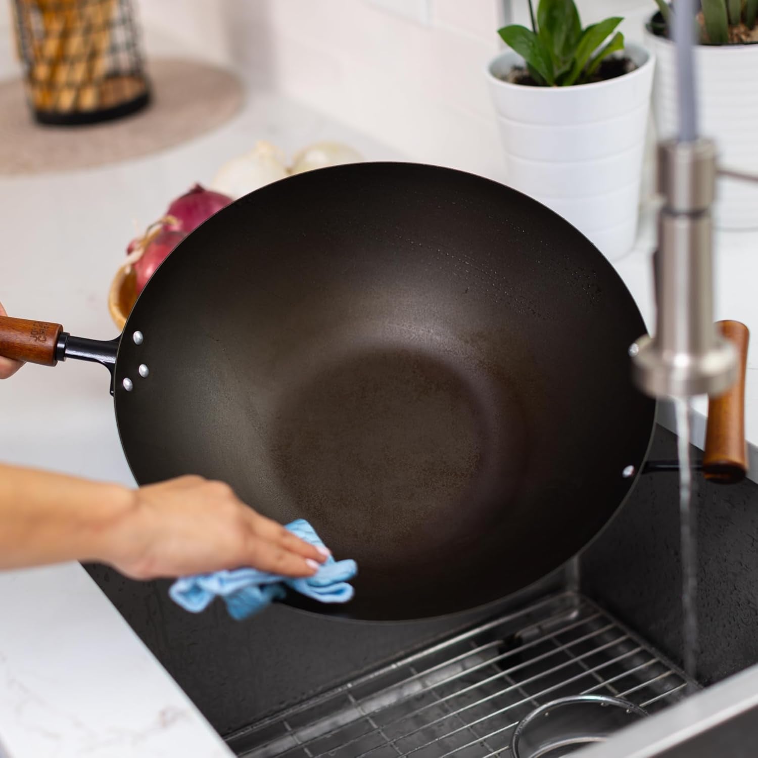 joyce-chen-classic-series-14-inch-preseasoned-carbon-steel-wok
