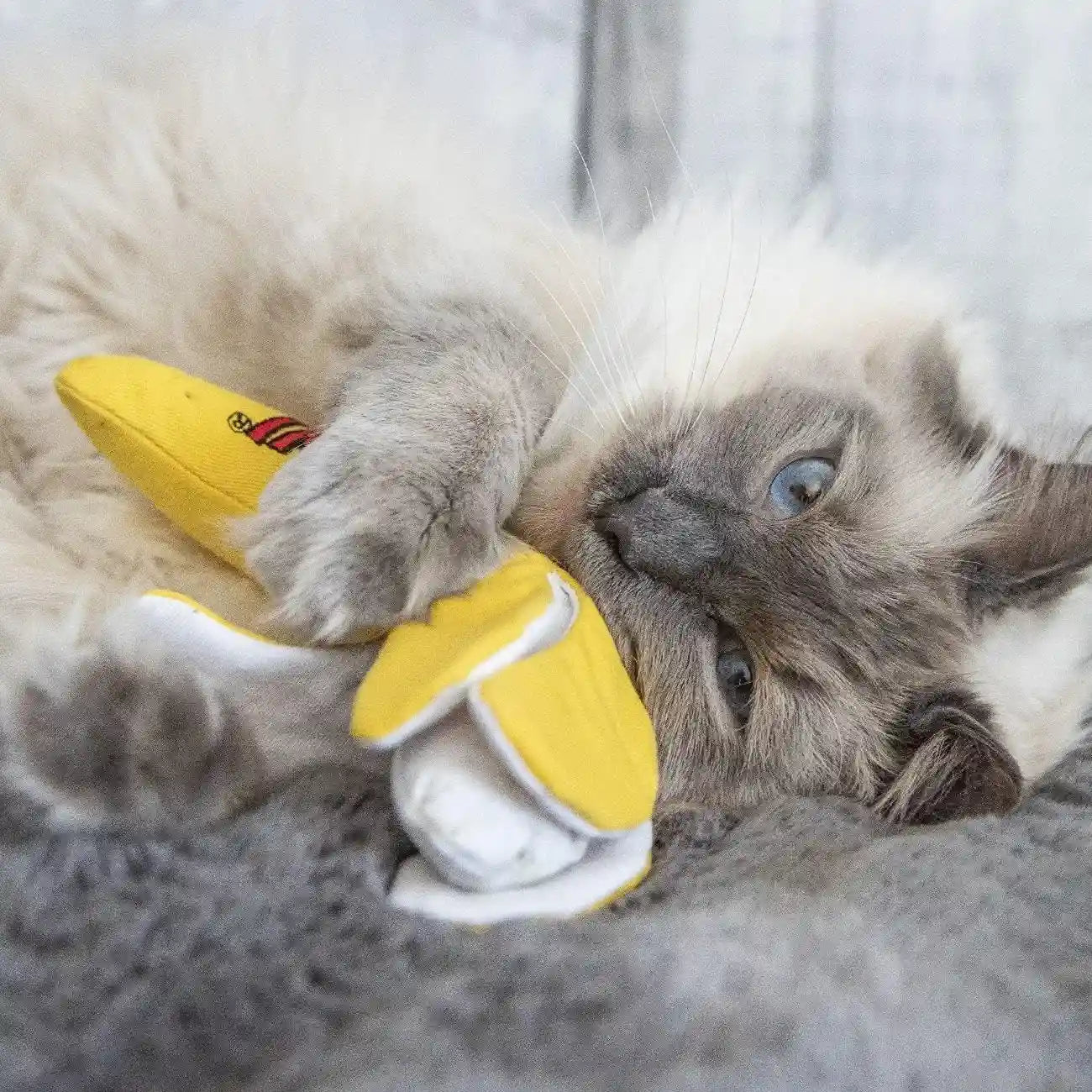 yeowww-chi-cat-a-catnip-peeled-banana-cat-toy